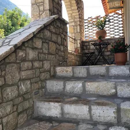Διαμέρισμα Petra Thea 3 *